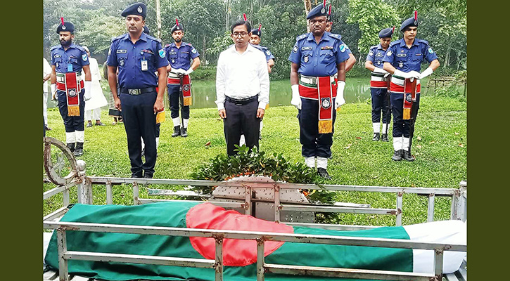 হোসেনপুরে বীর মুক্তিযোদ্ধা নূরুল হককে রাষ্ট্রীয় মর্যাদায় দাফন